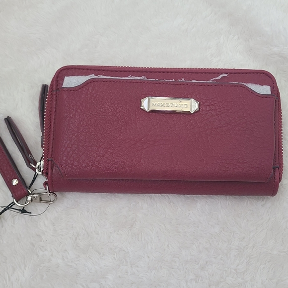 max studio wallet